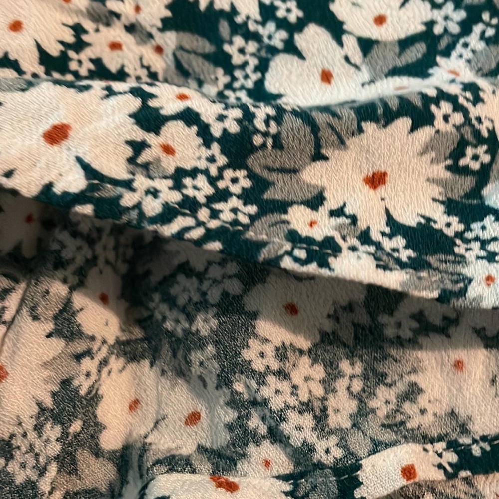 EUC - Forever 21 - green and white floral skort - juniors size Small. - Picture 5 of 7